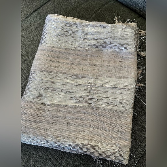 Festive scarf, brand new! - Picture 3 of 4